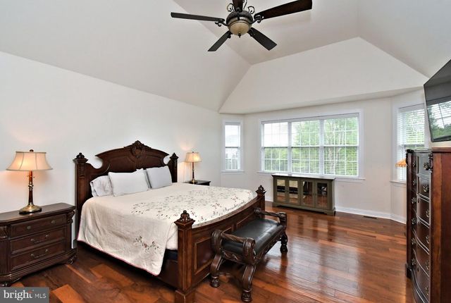 300 ROWLAND LN, Line Lexington, PA 18932