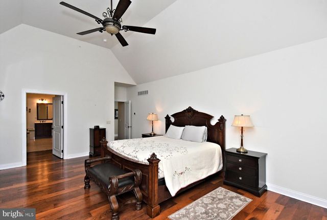 300 ROWLAND LN, Line Lexington, PA 18932
