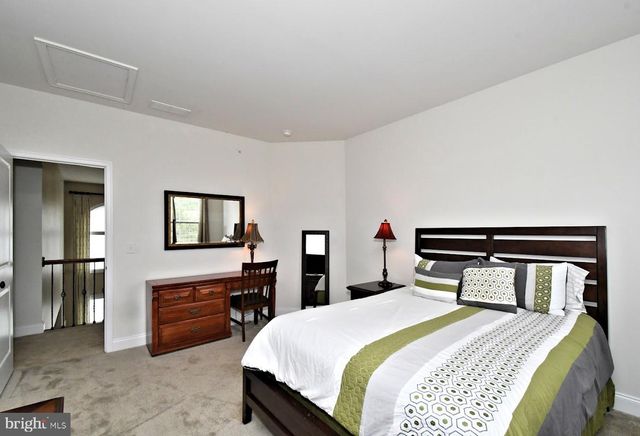 300 ROWLAND LN, Line Lexington, PA 18932