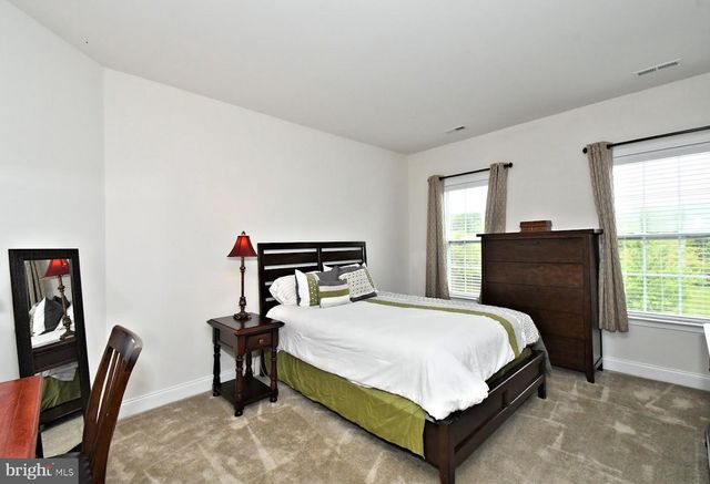 300 ROWLAND LN, Line Lexington, PA 18932