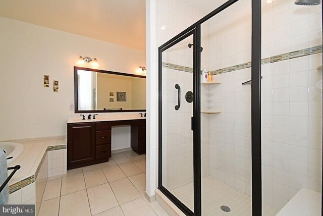 300 ROWLAND LN, Line Lexington, PA 18932