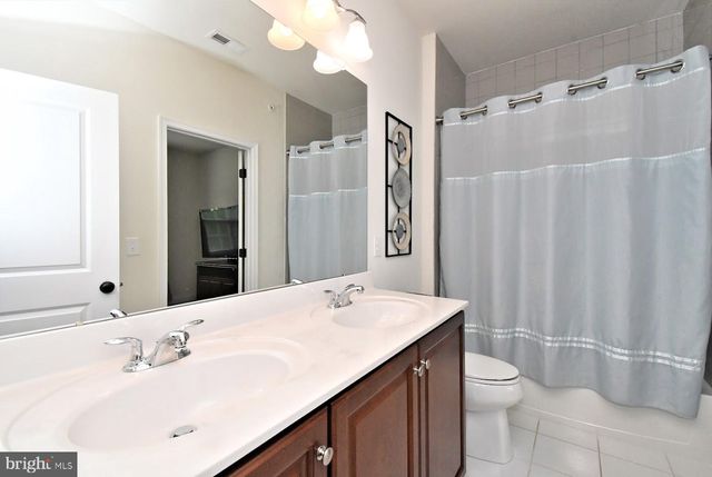 300 ROWLAND LN, Line Lexington, PA 18932