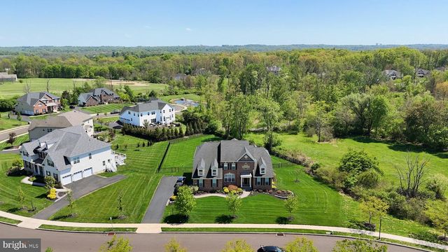 300 ROWLAND LN, Line Lexington, PA 18932