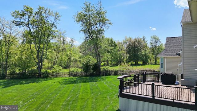 300 ROWLAND LN, Line Lexington, PA 18932
