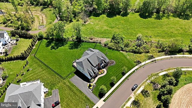 300 ROWLAND LN, Line Lexington, PA 18932