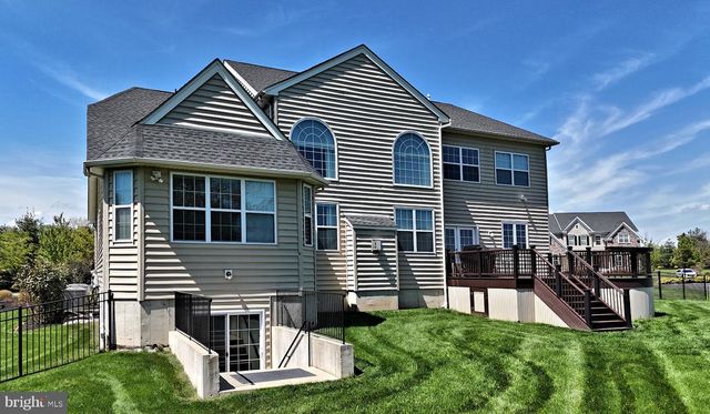 300 ROWLAND LN, Line Lexington, PA 18932