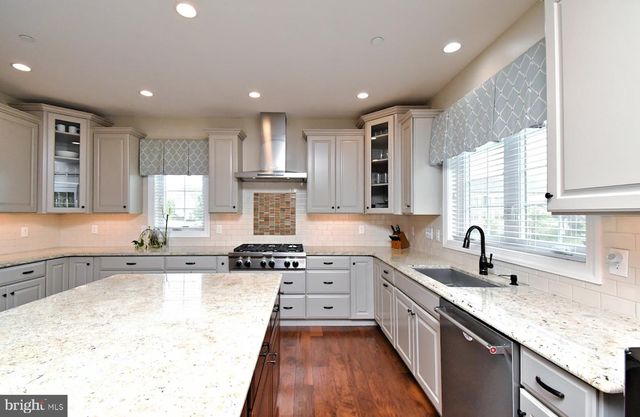 300 ROWLAND LN, Line Lexington, PA 18932