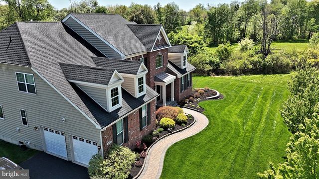 300 ROWLAND LN, Line Lexington, PA 18932