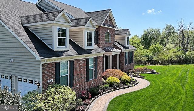 300 ROWLAND LN, Line Lexington, PA 18932