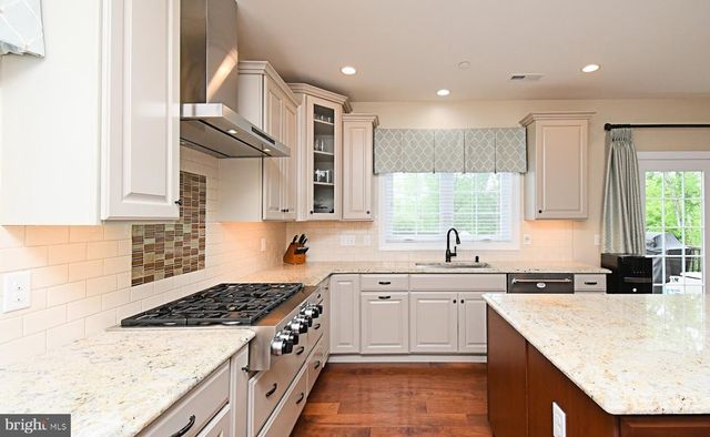 300 ROWLAND LN, Line Lexington, PA 18932