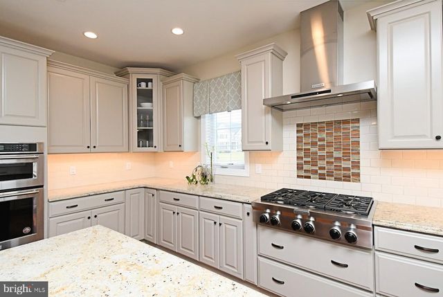 300 ROWLAND LN, Line Lexington, PA 18932