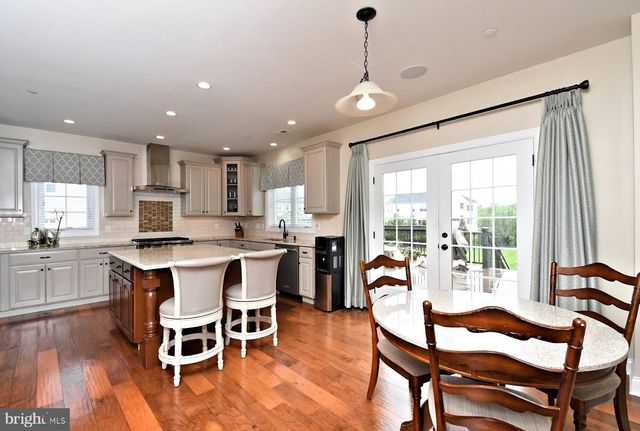 300 ROWLAND LN, Line Lexington, PA 18932