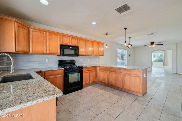 11838 W Thomas Arron Drive, Marana, AZ 85653