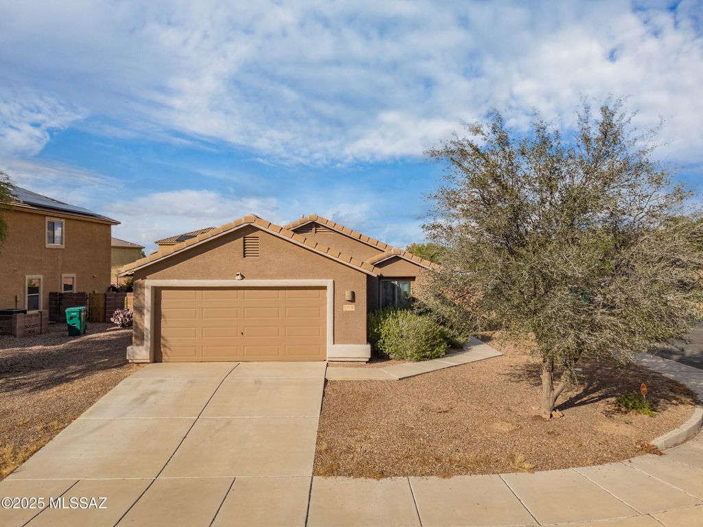 11838 W Thomas Arron Drive, Marana, AZ 85653