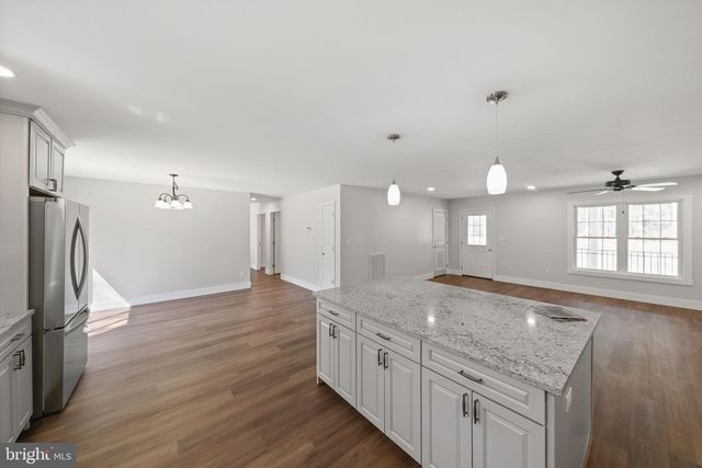 646 SANDY POINT RD, Heathsville, VA 22473