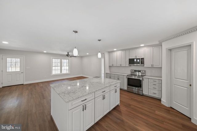 646 SANDY POINT RD, Heathsville, VA 22473