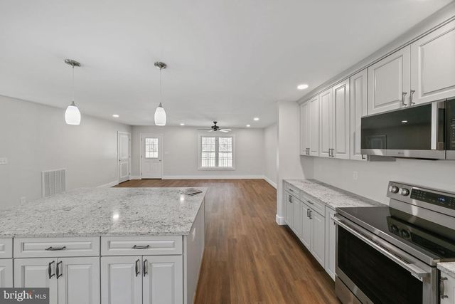 646 SANDY POINT RD, Heathsville, VA 22473