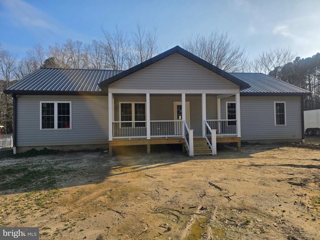 646 SANDY POINT RD, Heathsville, VA 22473