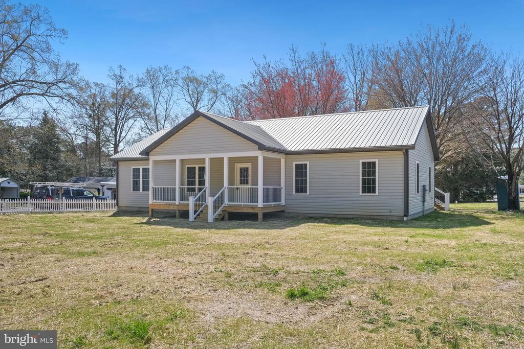 646 SANDY POINT RD, Heathsville, VA 22473