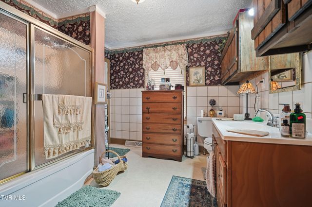 195 Red Oak Ridge Road, Castlewood, VA 24224