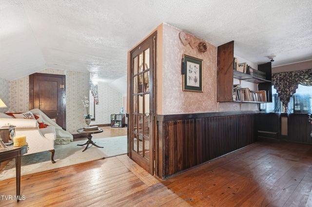 195 Red Oak Ridge Road, Castlewood, VA 24224