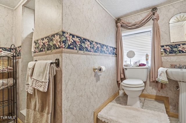 195 Red Oak Ridge Road, Castlewood, VA 24224