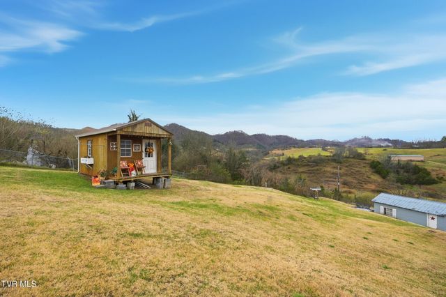 195 Red Oak Ridge Road, Castlewood, VA 24224