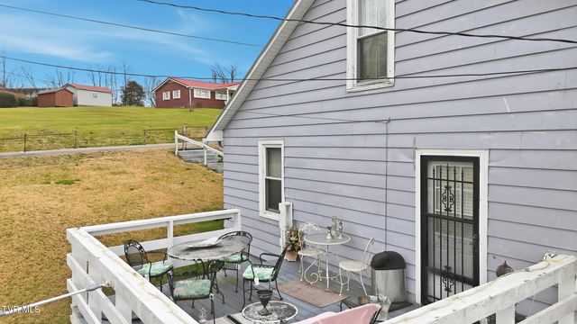 195 Red Oak Ridge Road, Castlewood, VA 24224