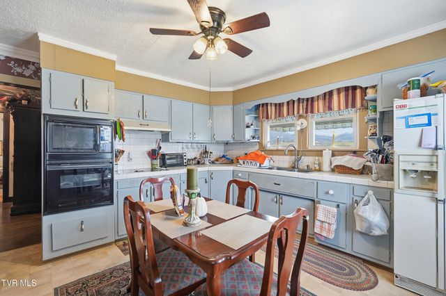 195 Red Oak Ridge Road, Castlewood, VA 24224