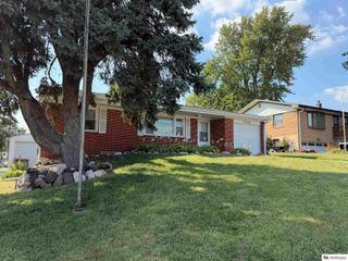 7220 Blue Ridge Drive, Bellevue, NE 68147