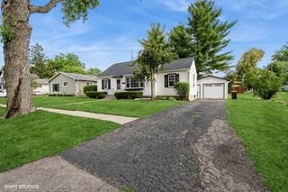 523 Highland Avenue, Woodstock, IL 60098