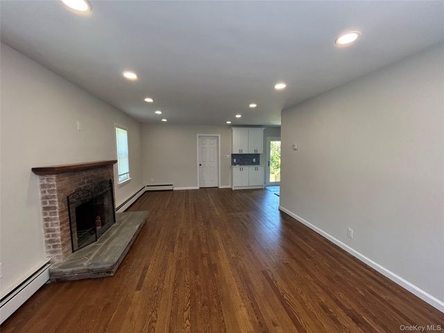 115 Lexington Avenue 1st Floor, West Babylon, NY 11704