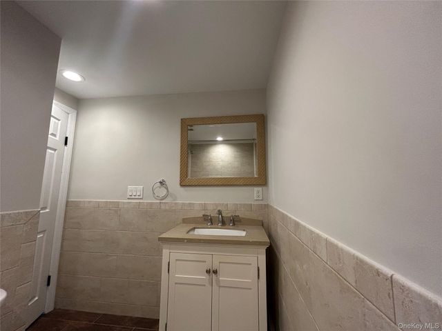 115 Lexington Avenue 1st Floor, West Babylon, NY 11704