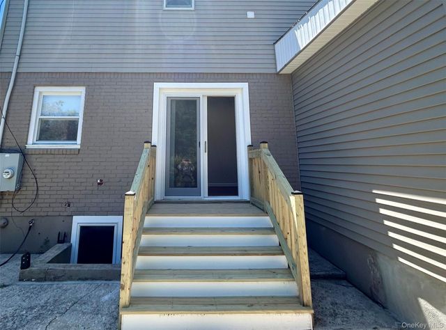 115 Lexington Avenue 1st Floor, West Babylon, NY 11704