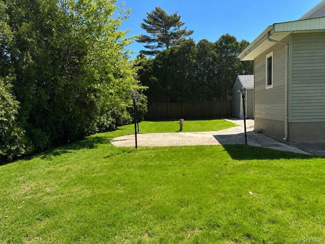 115 Lexington Avenue 1st Floor, West Babylon, NY 11704