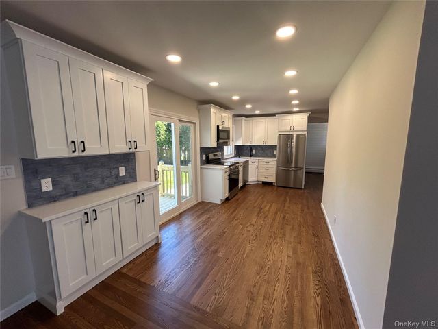 115 Lexington Avenue 1st Floor, West Babylon, NY 11704