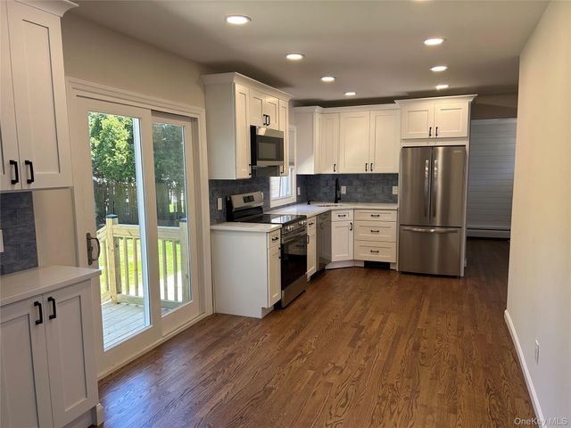 115 Lexington Avenue 1st Floor, West Babylon, NY 11704