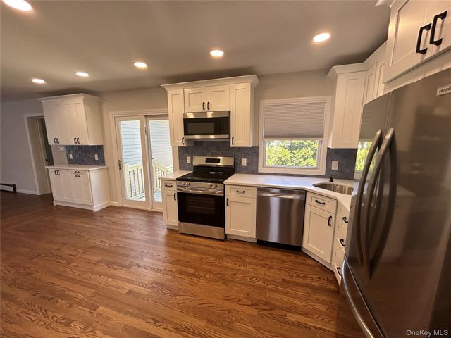 115 Lexington Avenue 1st Floor, West Babylon, NY 11704