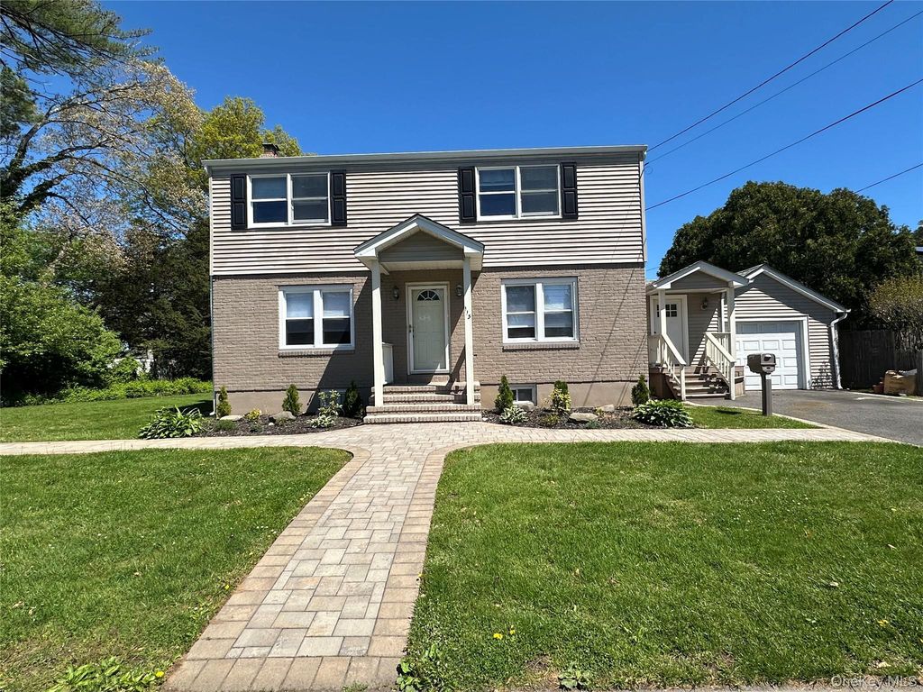 115 Lexington Avenue 1st Floor, West Babylon, NY 11704