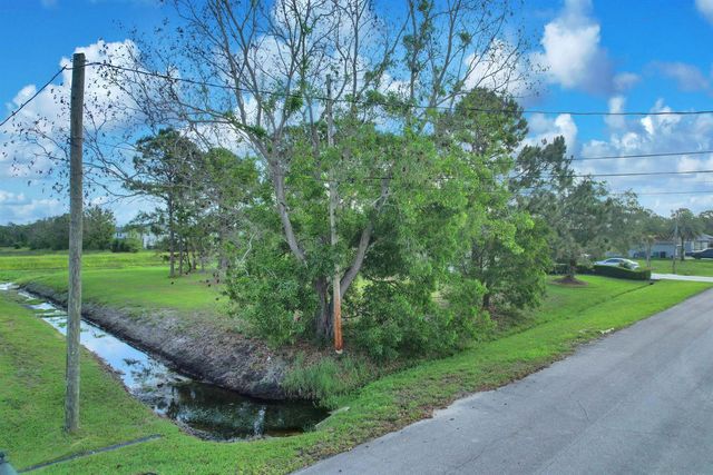 5464 NW Boydga Avenue, Port St. Lucie, FL 34986