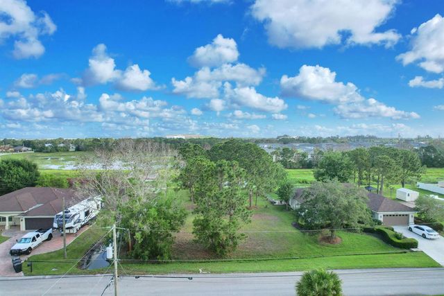 5464 NW Boydga Avenue, Port St. Lucie, FL 34986