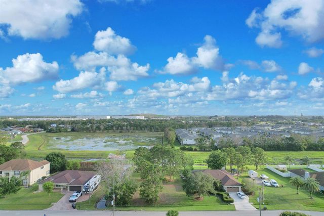 5464 NW Boydga Avenue, Port St. Lucie, FL 34986