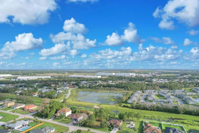 5464 NW Boydga Avenue, Port St. Lucie, FL 34986
