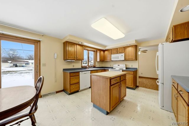 7196 Balla Drive, Wheatfield, NY 14120