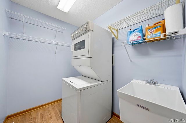 7196 Balla Drive, Wheatfield, NY 14120