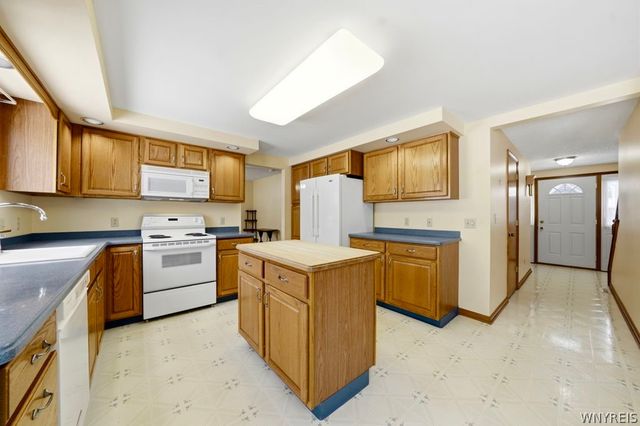 7196 Balla Drive, Wheatfield, NY 14120