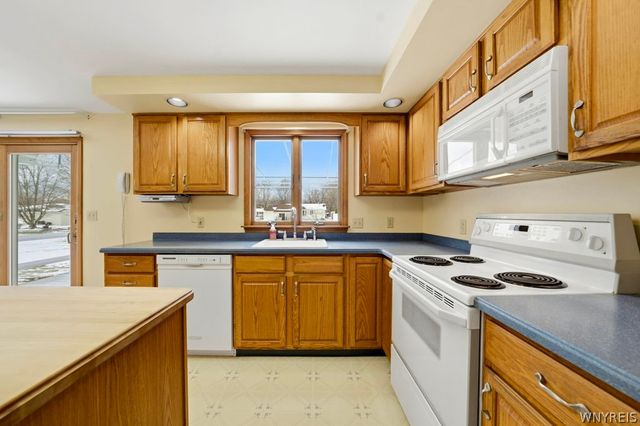 7196 Balla Drive, Wheatfield, NY 14120