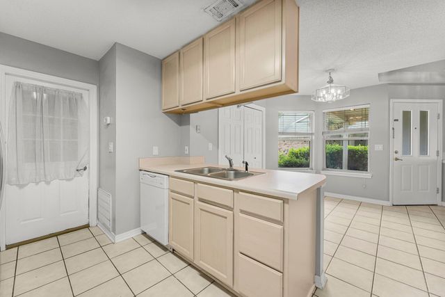 1329 White Blossom Lane, Fort Walton Beach, FL 32547