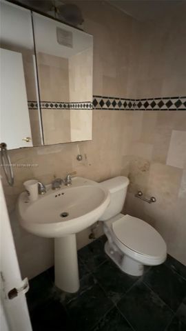 1800 Collins Ave 19B, Miami Beach, FL 33139