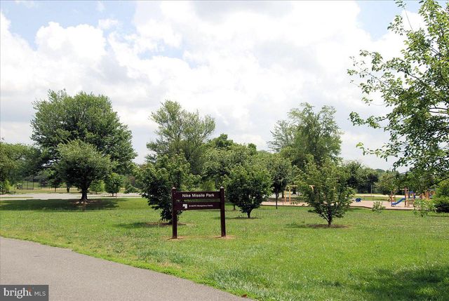 8405 FLOWER HILL, Gaithersburg, MD 20879